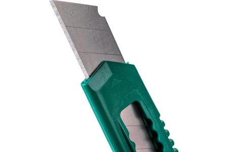 Нож с сегмент лезвиями 18мм  ВОЛАТ